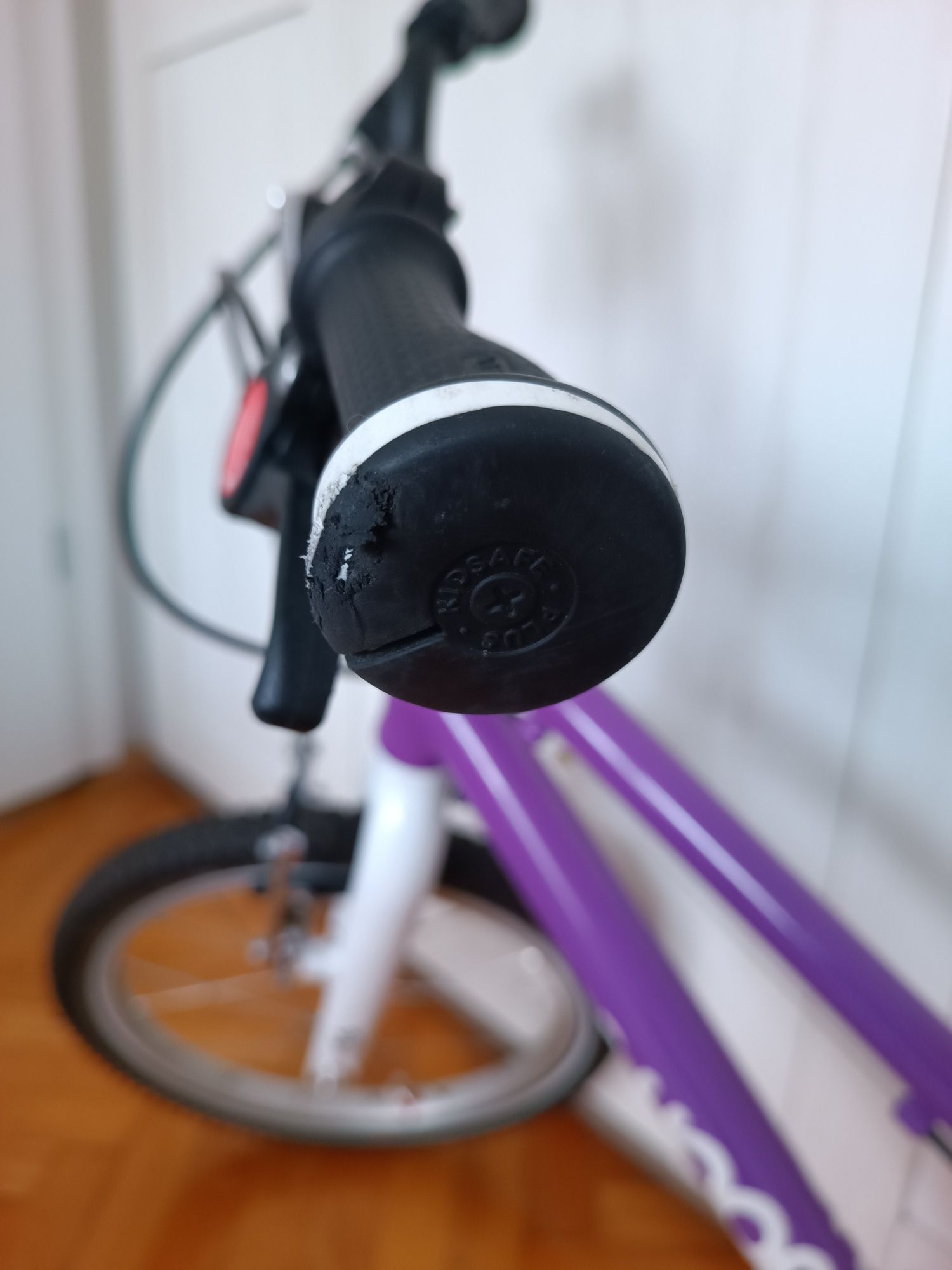 Dziecięcy rower Woom 3 fioletowy z nóżką/stopką