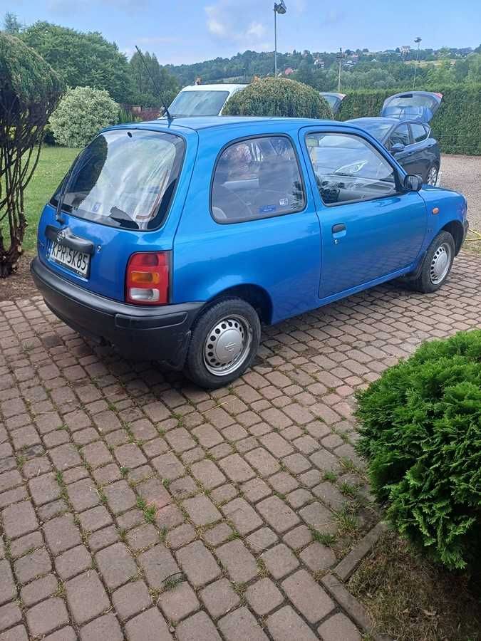 Nissan Micra K11 z 1999 roku. Salon Polska