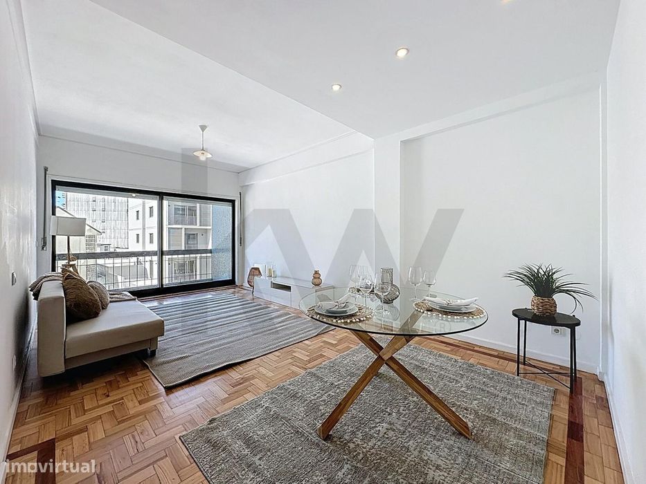 Apartamento T4 c/ 3 Varandas & Elevador | 151m2 | Centro de São João d
