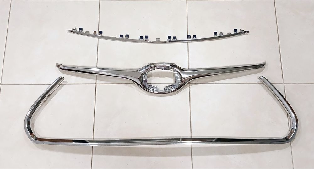 Хром-решётки бампера Toyota Highlander 21R