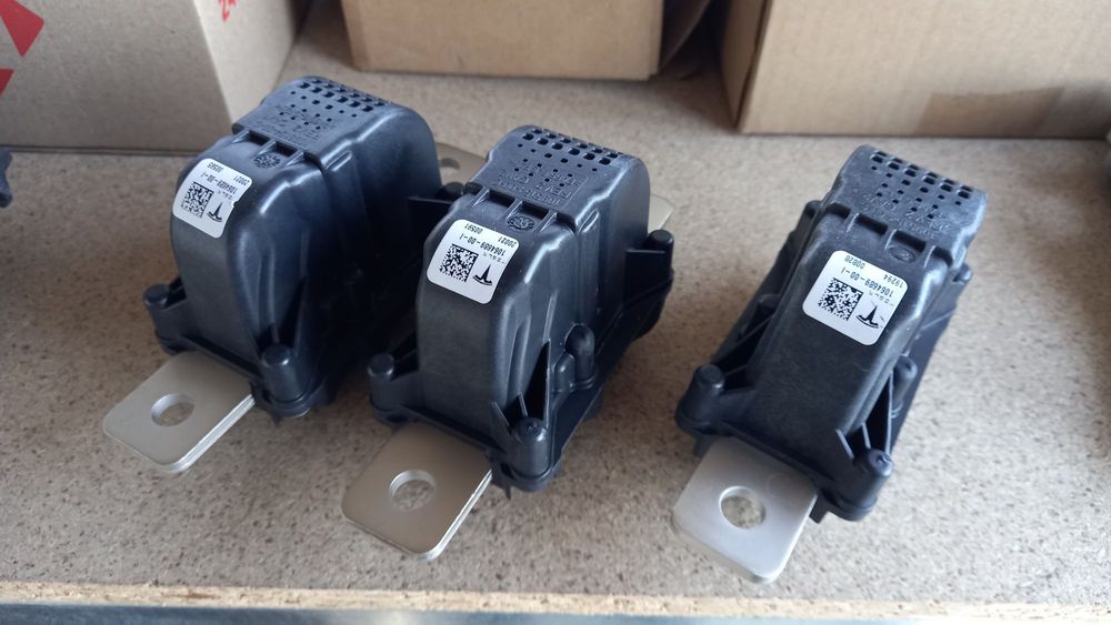 Наконечник рульової тяги лівий/правий Tesla Model 3,Y 1044841-00-E