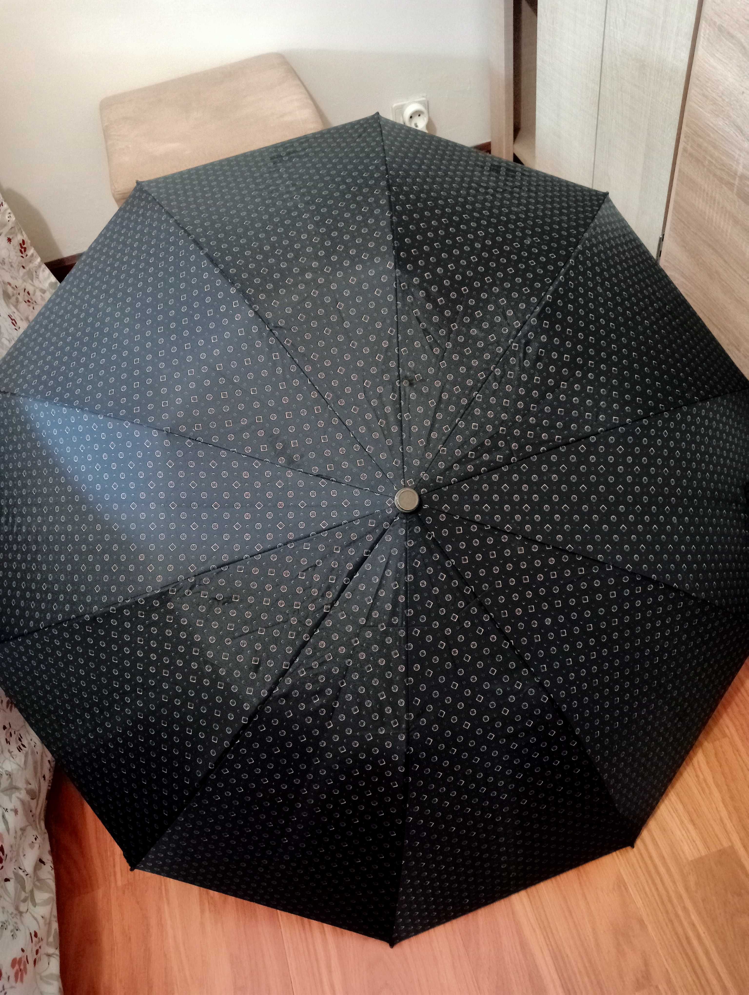 Guarda-chuva preto-detalhes tom castanho