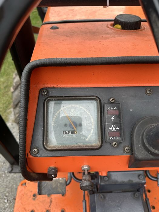 Traktorek Hinomoto e2304 z turem wspomaganie