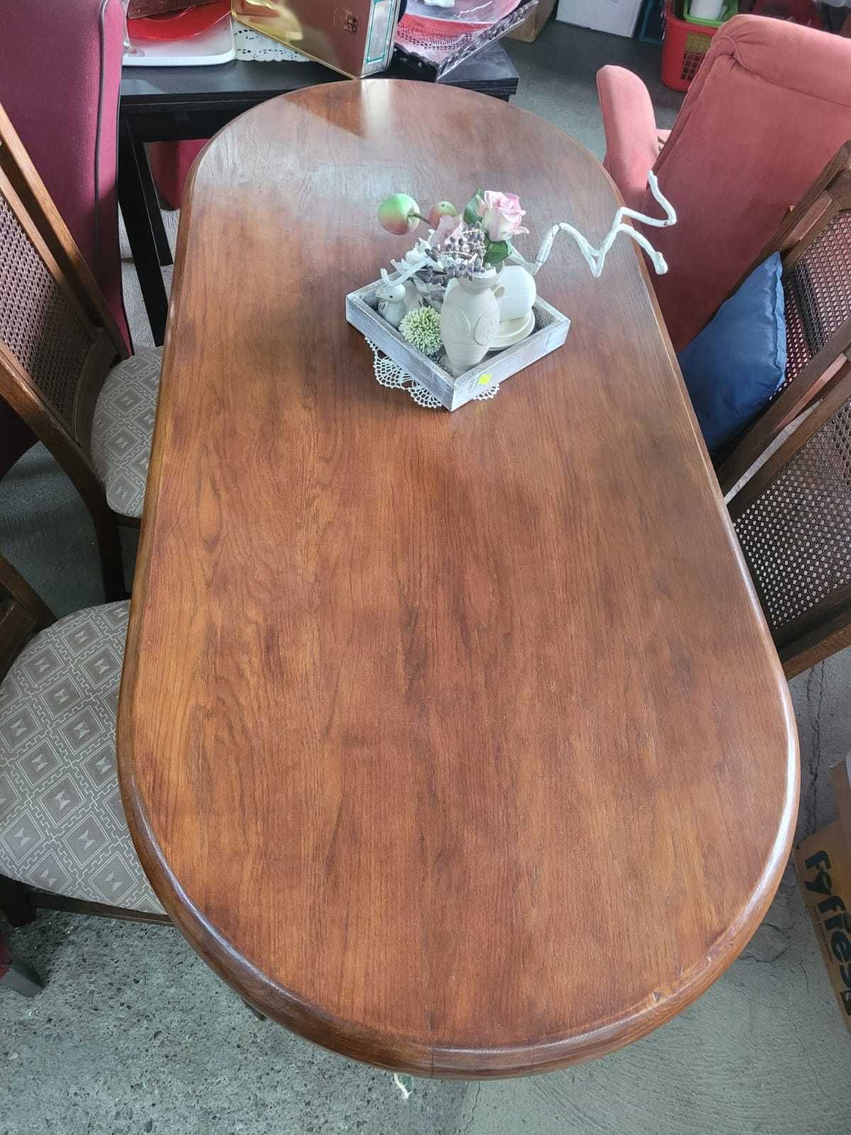Solidny, stylowy stół z łączyną