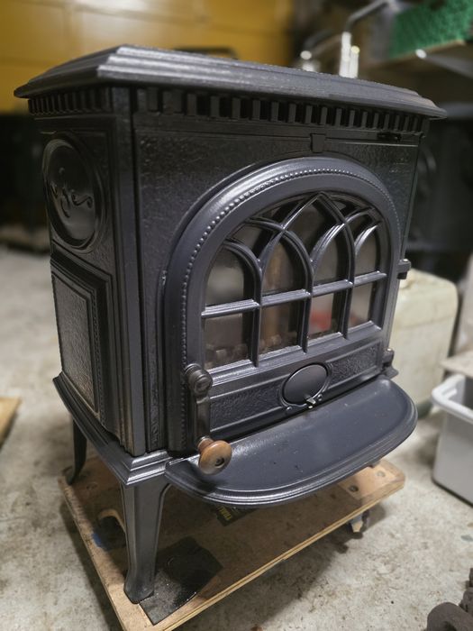 Jotul 3 z systemem czystej szyby