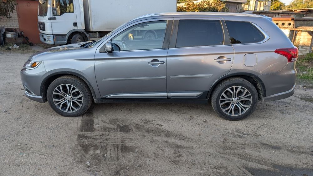 Mitsubishi Outlander 3