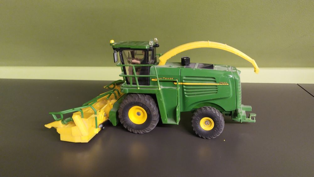 Siku sieczkarnia John Deere 1 32