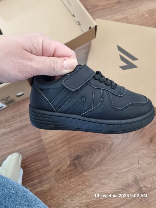 Nowe buty dla chłopca