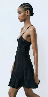 Чорна коротенька сукня з мереживом та вишивкою zara