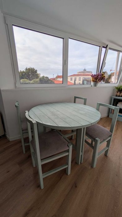 Conjunto mesa e cadeiras Saint-Claire (madeira pinho maciço)