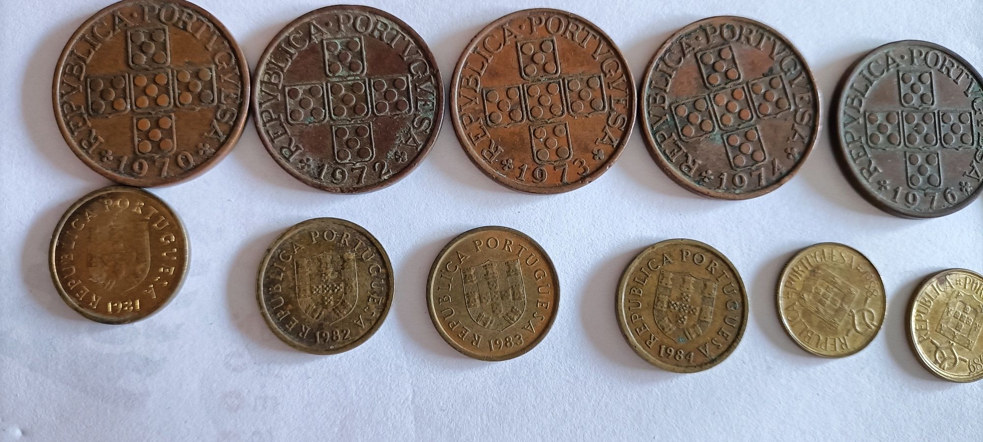 Diversas moedas de um 1$00