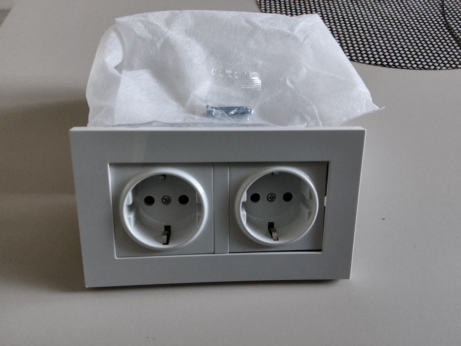 Podwójne gniazdo z ramką