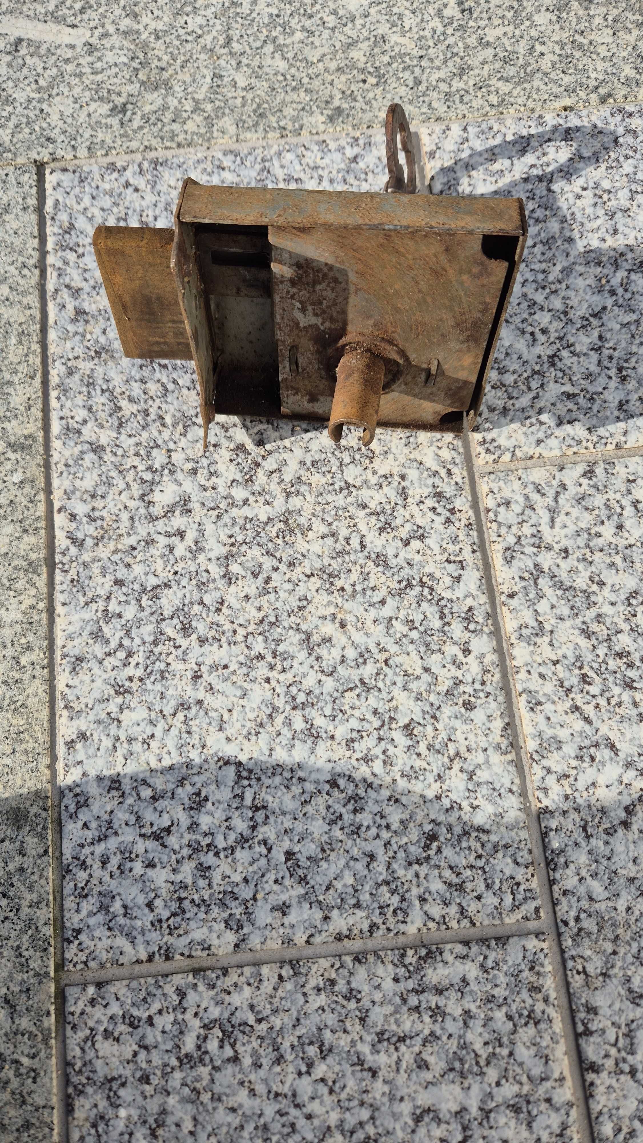 Antiga fechadura a funcionar na perfeição