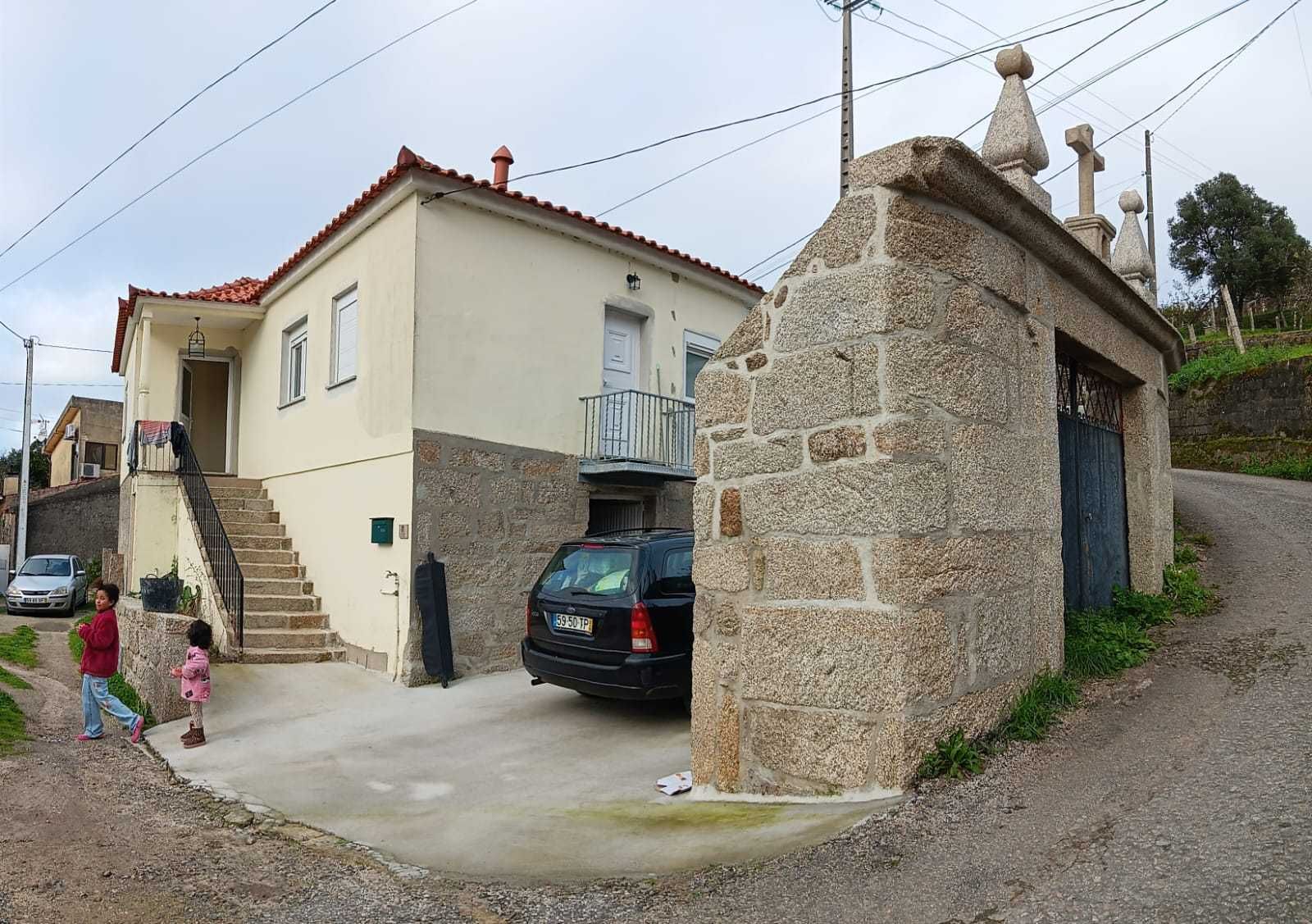 Casa com 3 quartos e 1 casa de banho - Valor da renda NEGOCIÁVEL