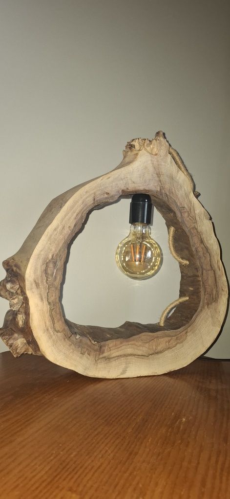 Lampa na stolik hit