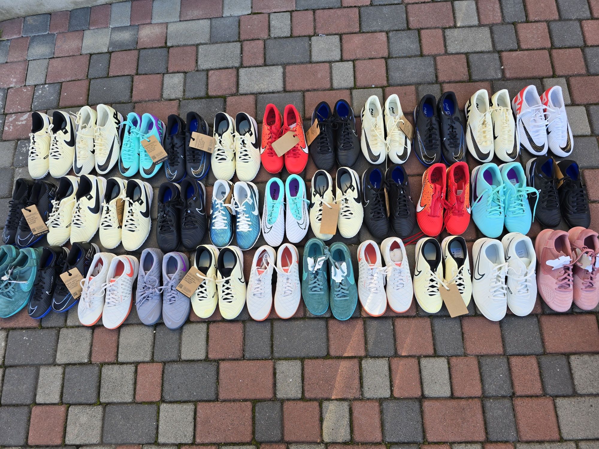 Сороконіжки Nike Phantom GX Academy TF DD9477-300