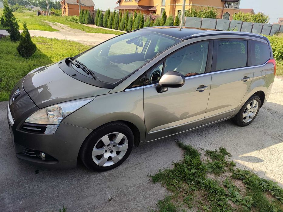 Продам пежо 5008 на автоматі