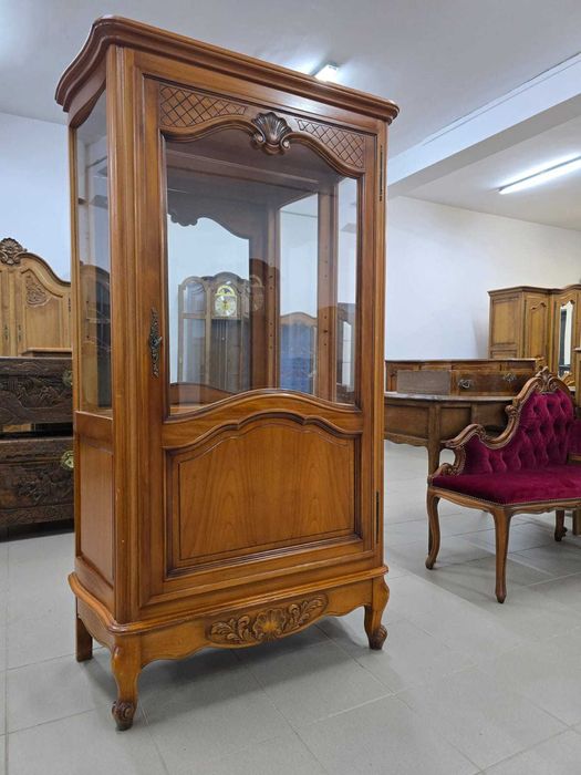 Witryna w stylu ludwikowskim (włoska). Transport na terenie kraju