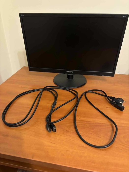 Monitor Philips. Szerokość 50cm, wysokość 31cm.