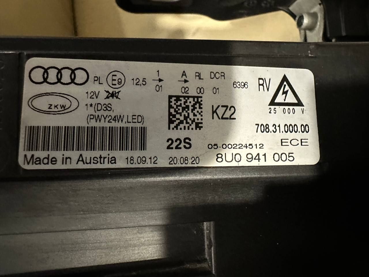 Lampa prawa Audi Q3 8U przed lift