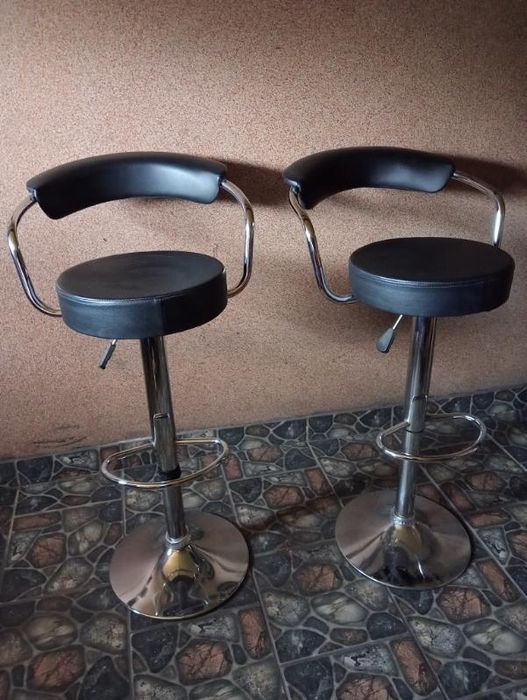 Sprzedam Dwa krzesła (Hokery)