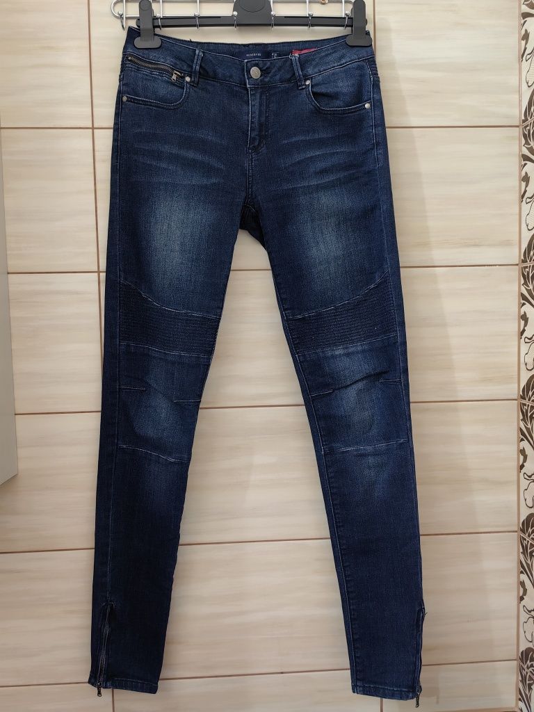 Granatowe jeansy Reserved slim W28 L34