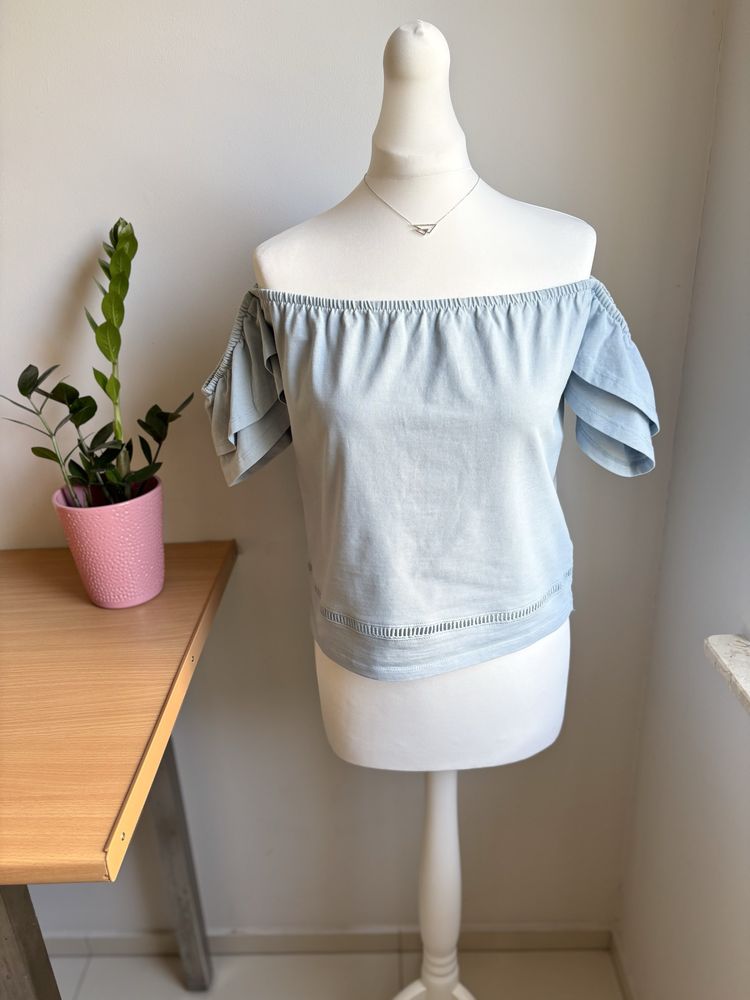 Letnia bluzka z odkrytymi ramionami w kolorze baby blue House S