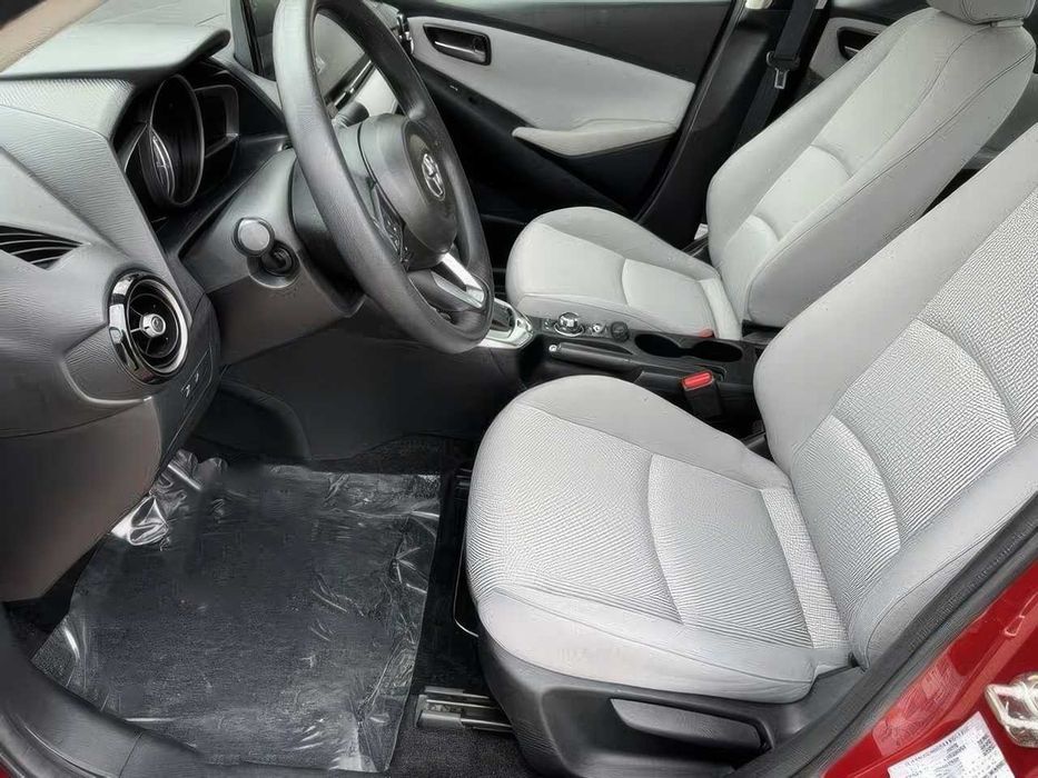 Toyota Yaris LE      2019