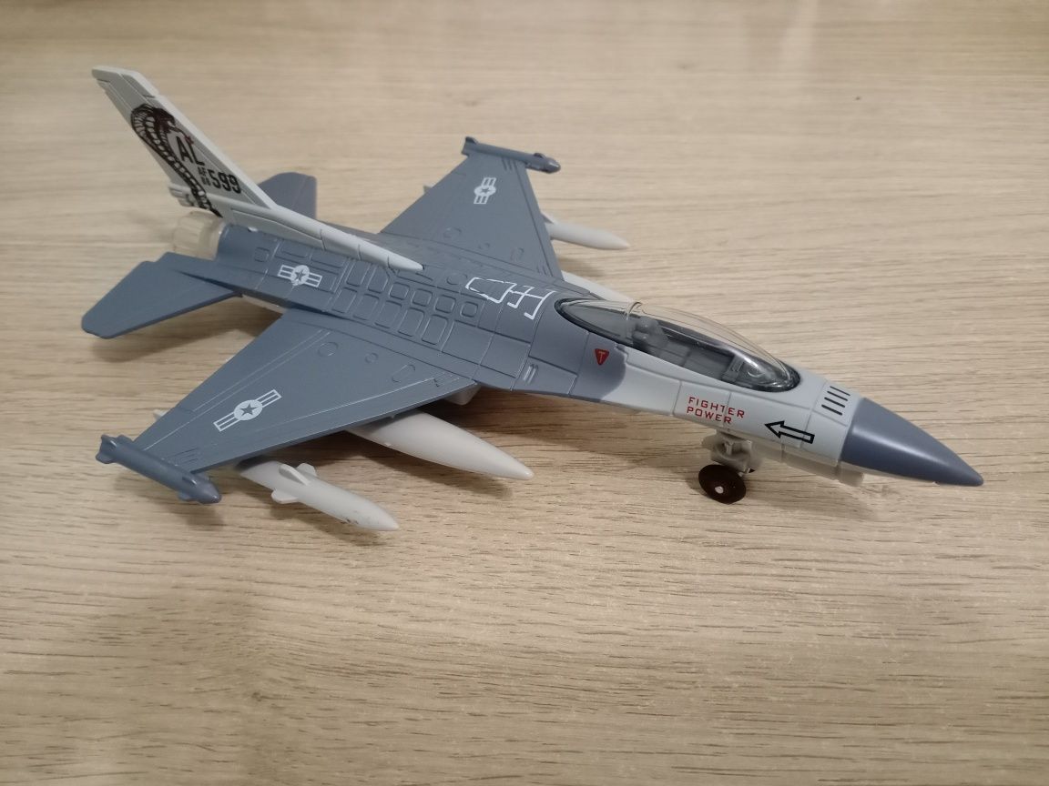 Модель літака F-16 1:72