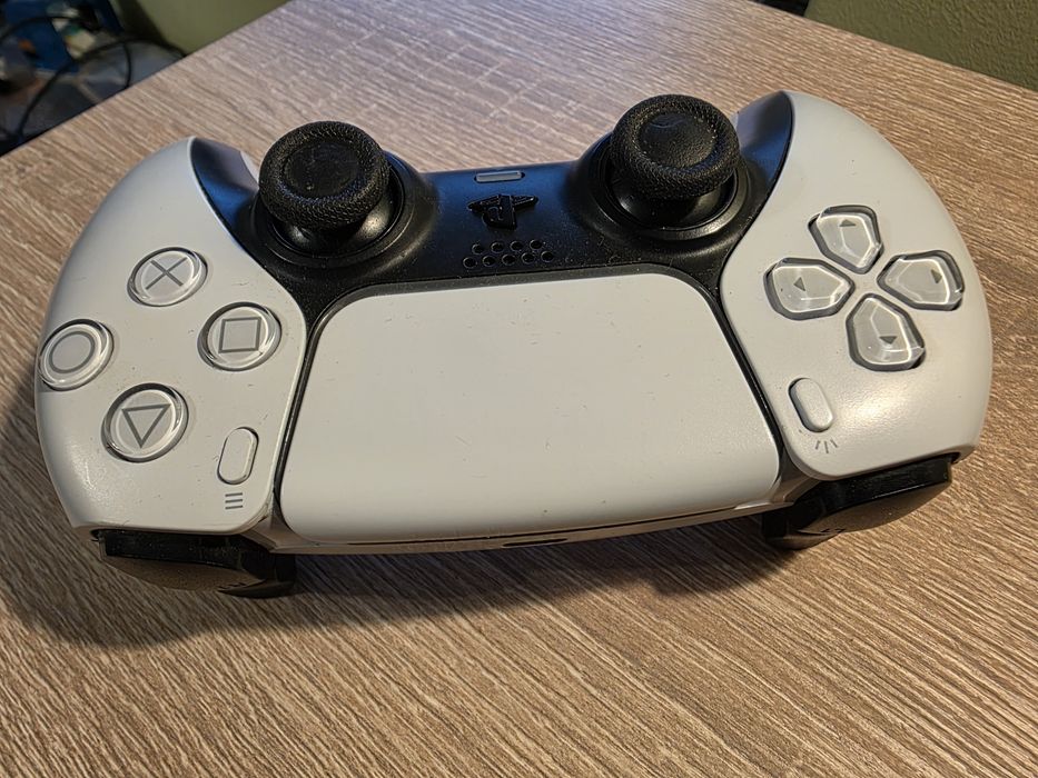 Dual Sense plus 2 nowe analogi Halla