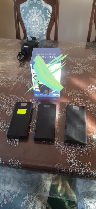 павербанки,чорного коліру,30тисячкики вналічае 3 штуки