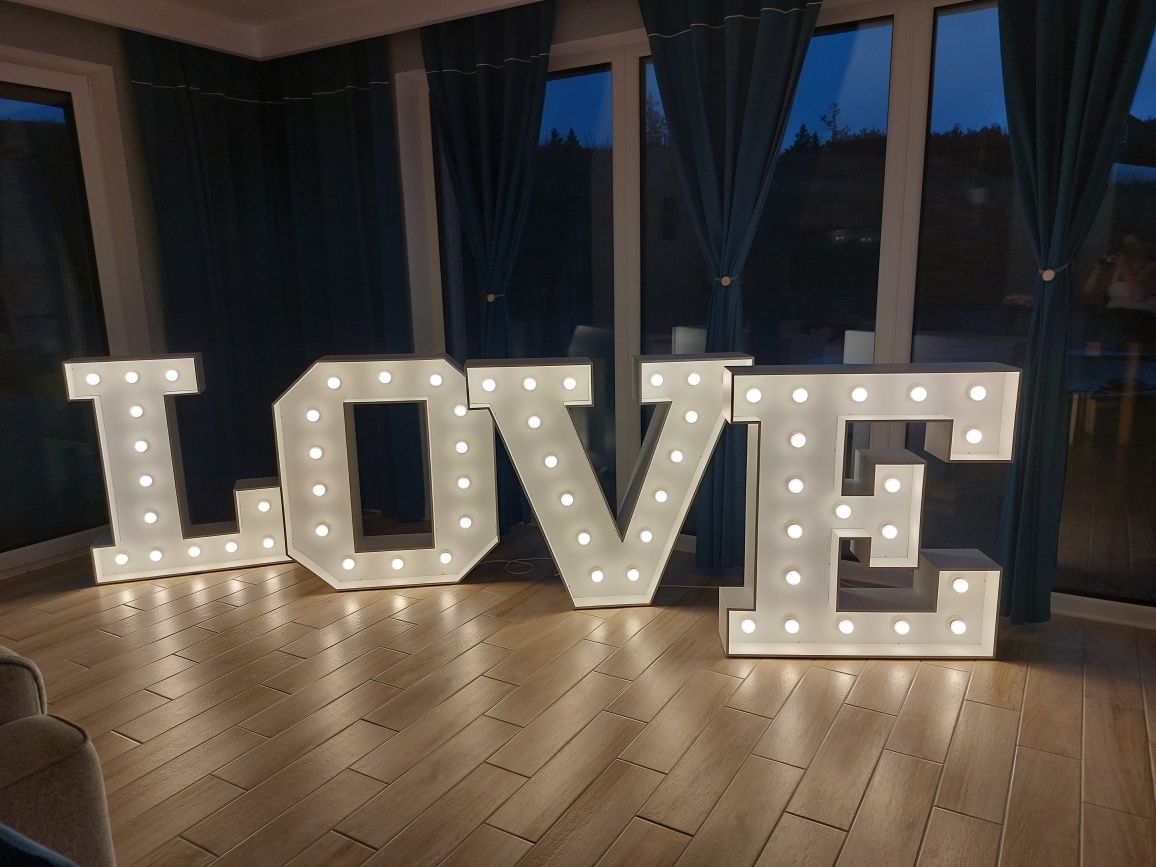 Napis love led podświetlany