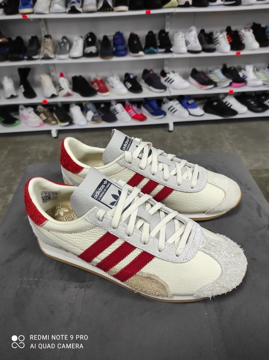ОРИГІНАЛ 100% Кросівки Adidas Country OG Off White Scarlet Men's - JI2