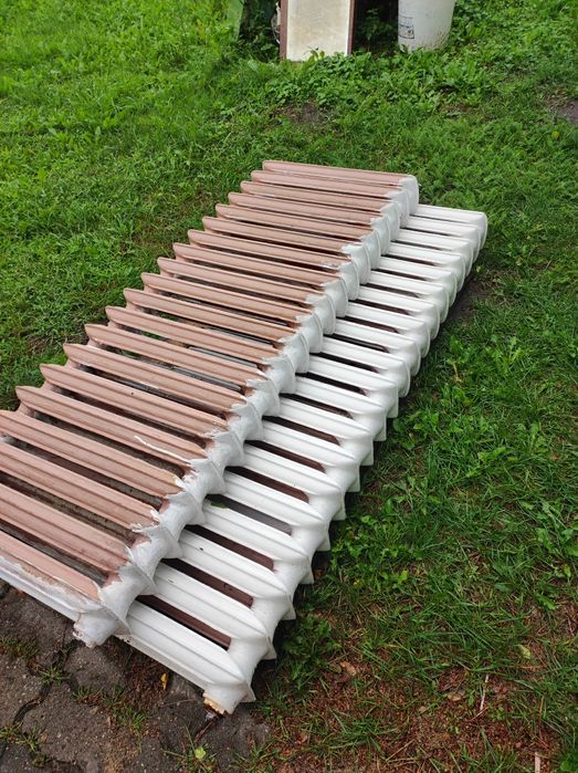 Dwa ciężkie żeliwne grzejniki po 20 żeber każdy