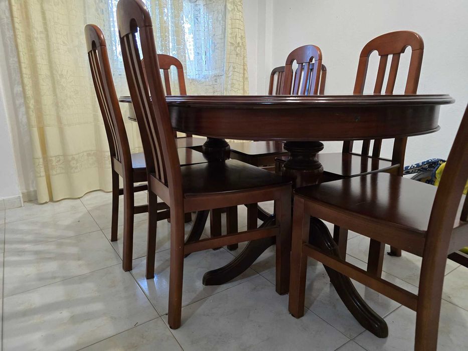 Messa de madeira com 6 cadeiras