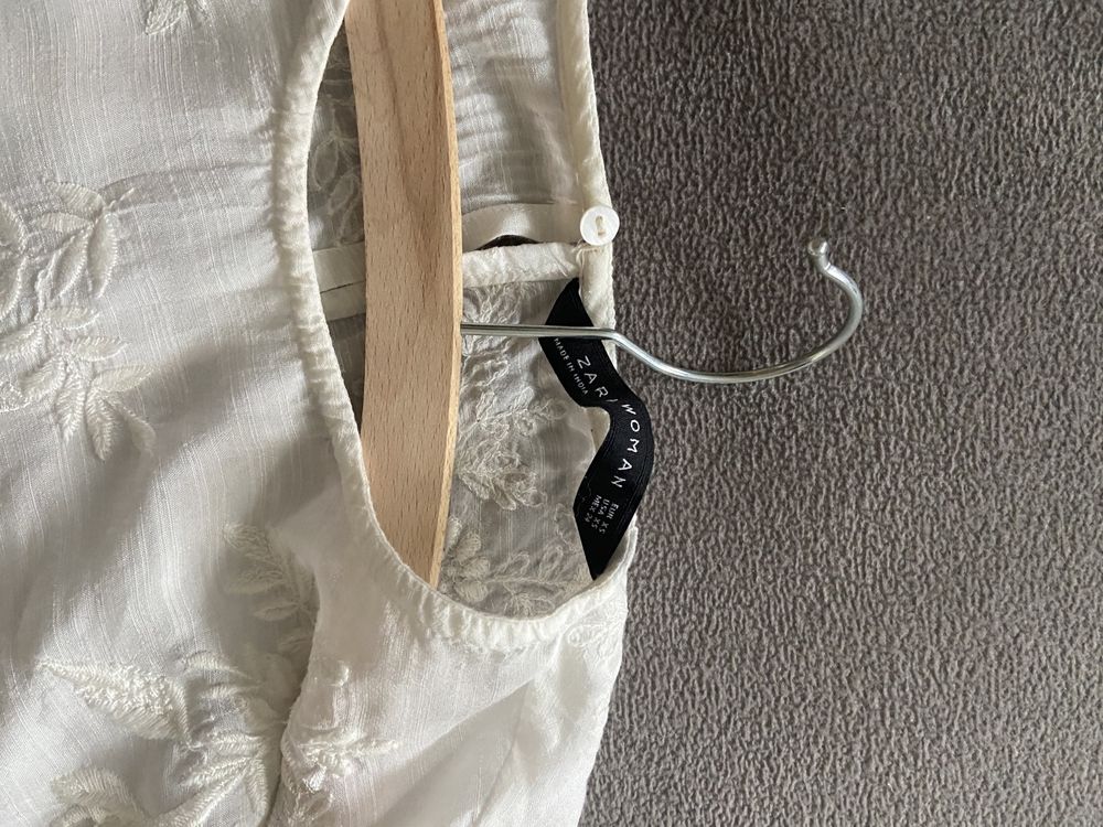 Zara XS - biała koszula z haftem