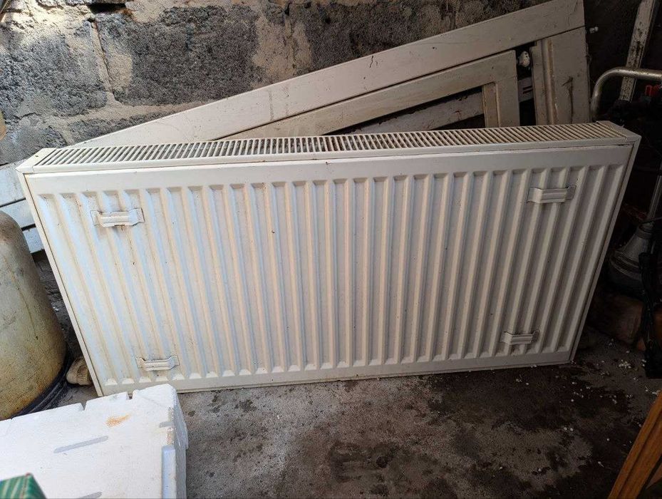 Продам батарею металическую