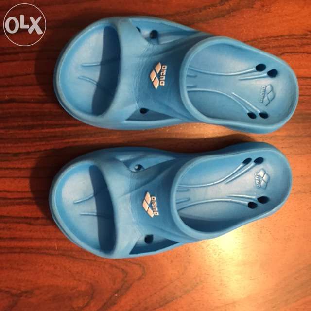 Chinelos de natação / praia de criança nº31 (marca Arena)