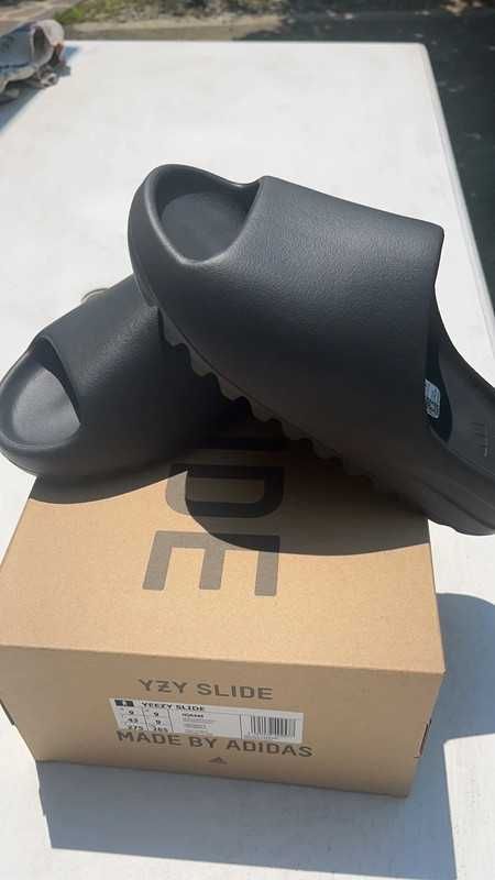 NoweKlapkiAdidas YeezyBlack 46
