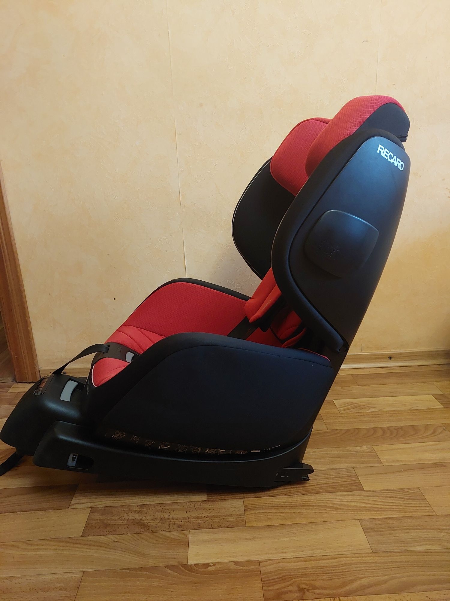 Автокрісло Recaro Optiafix