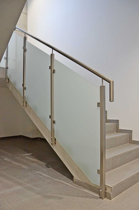 Balustrady nierdzewne szklane