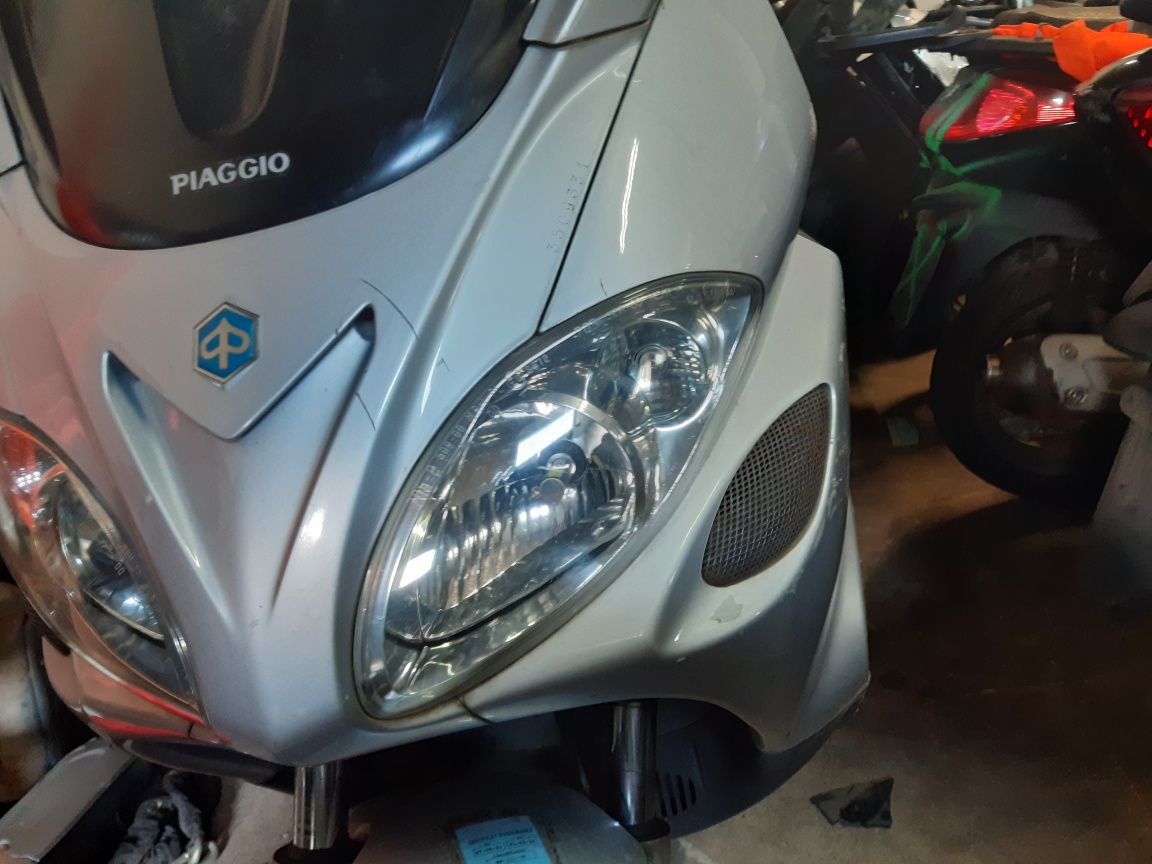 Piaggio x 9 Lampa przód