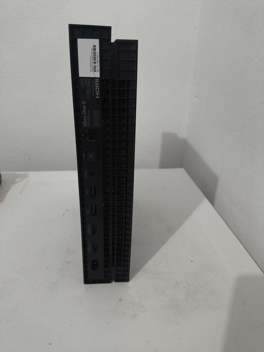 Xbox One X 1TB em perfeitas condições