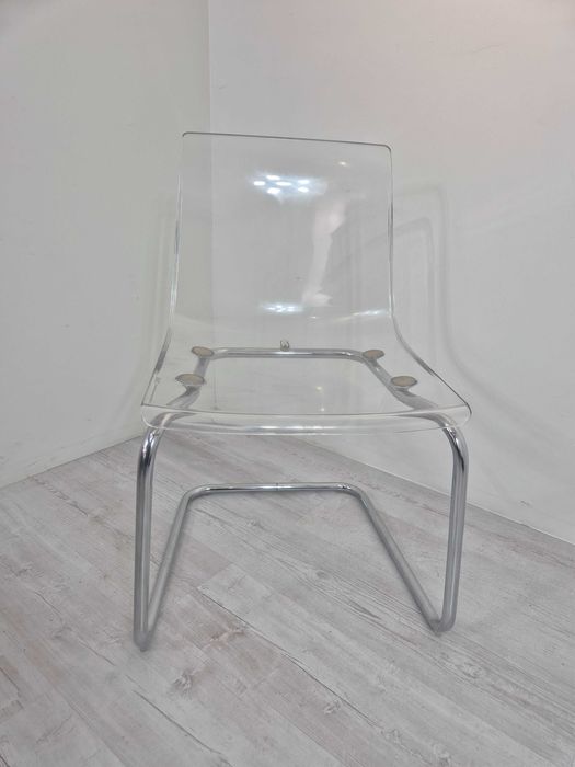 krzesło TOBIAS z IKEA, w przezroczystym kolorze