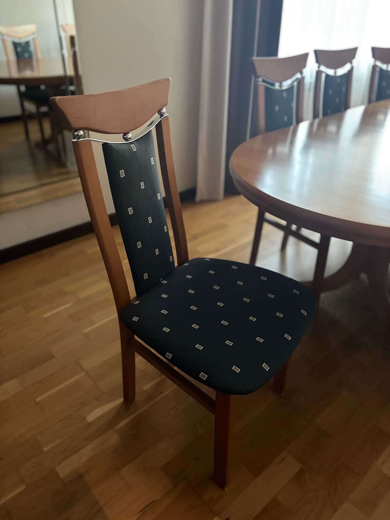 Stół do jadalni + 8 krzeseł – rozkładany