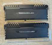 Pamięć RAM Corsair Vengeance LED DDR4 16 GB (2 x 8GB) 2666MHz