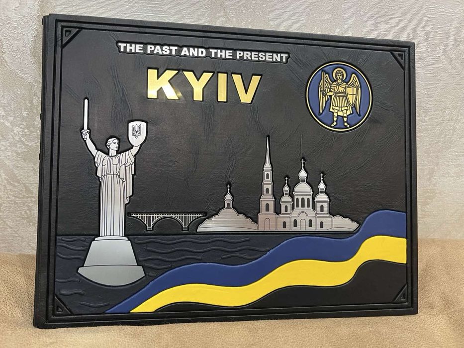 Кожаные книги и ежедневники ручной работы