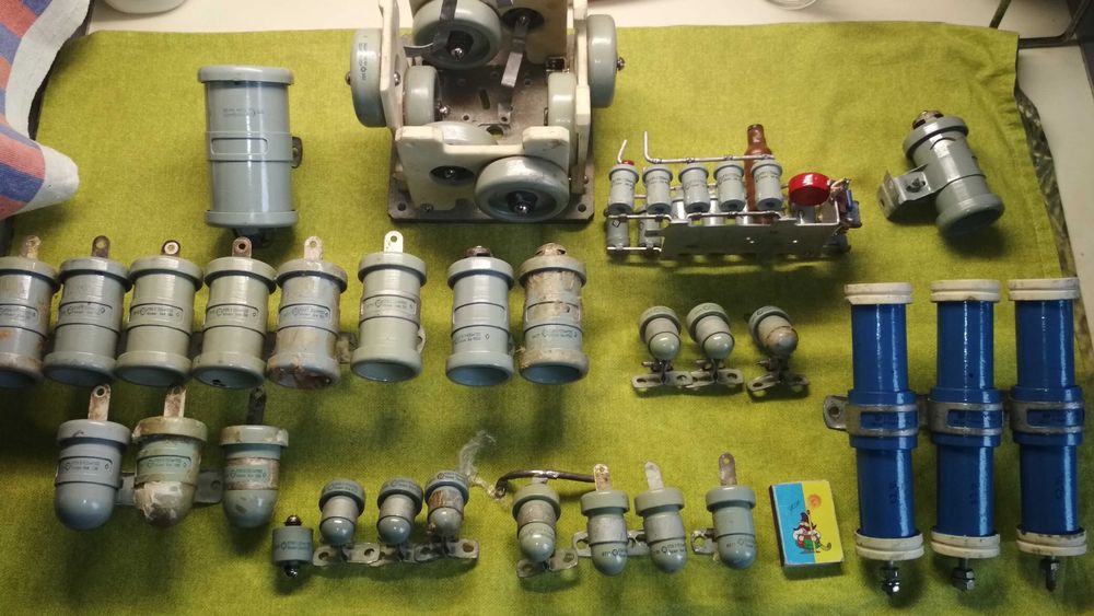 Конденсатор К15У1 на керамическом основании ссср