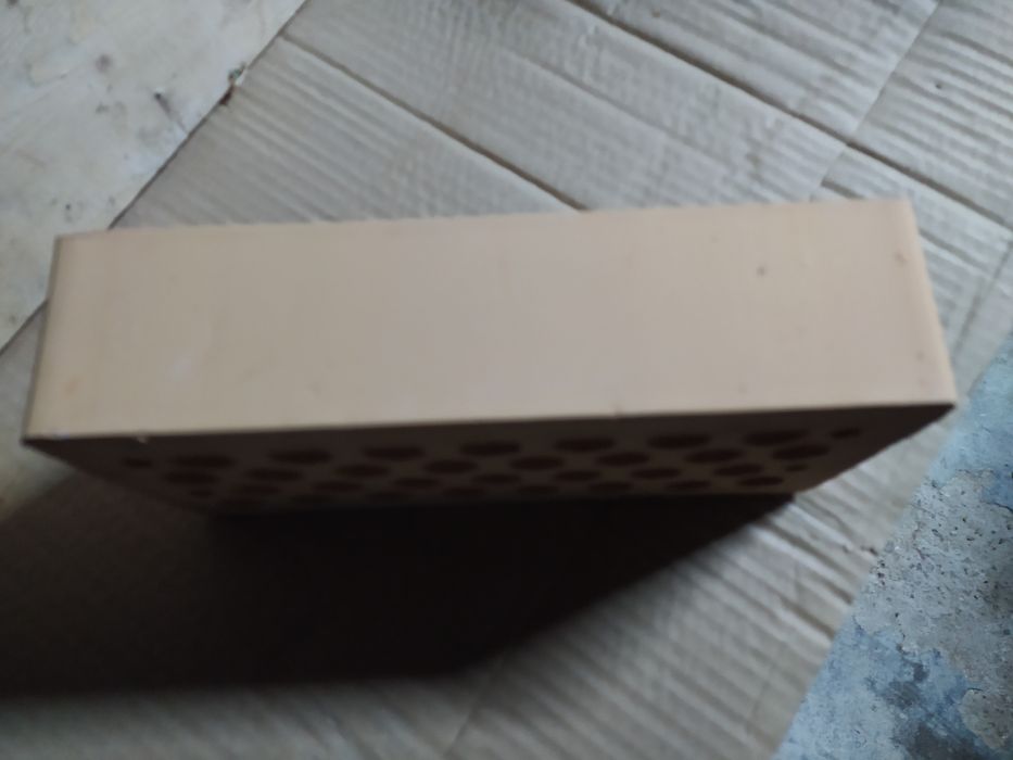 Cegła klinkierowa żółta dziurawka