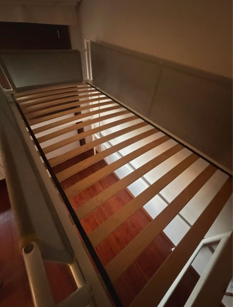 Cama alta do IKEA